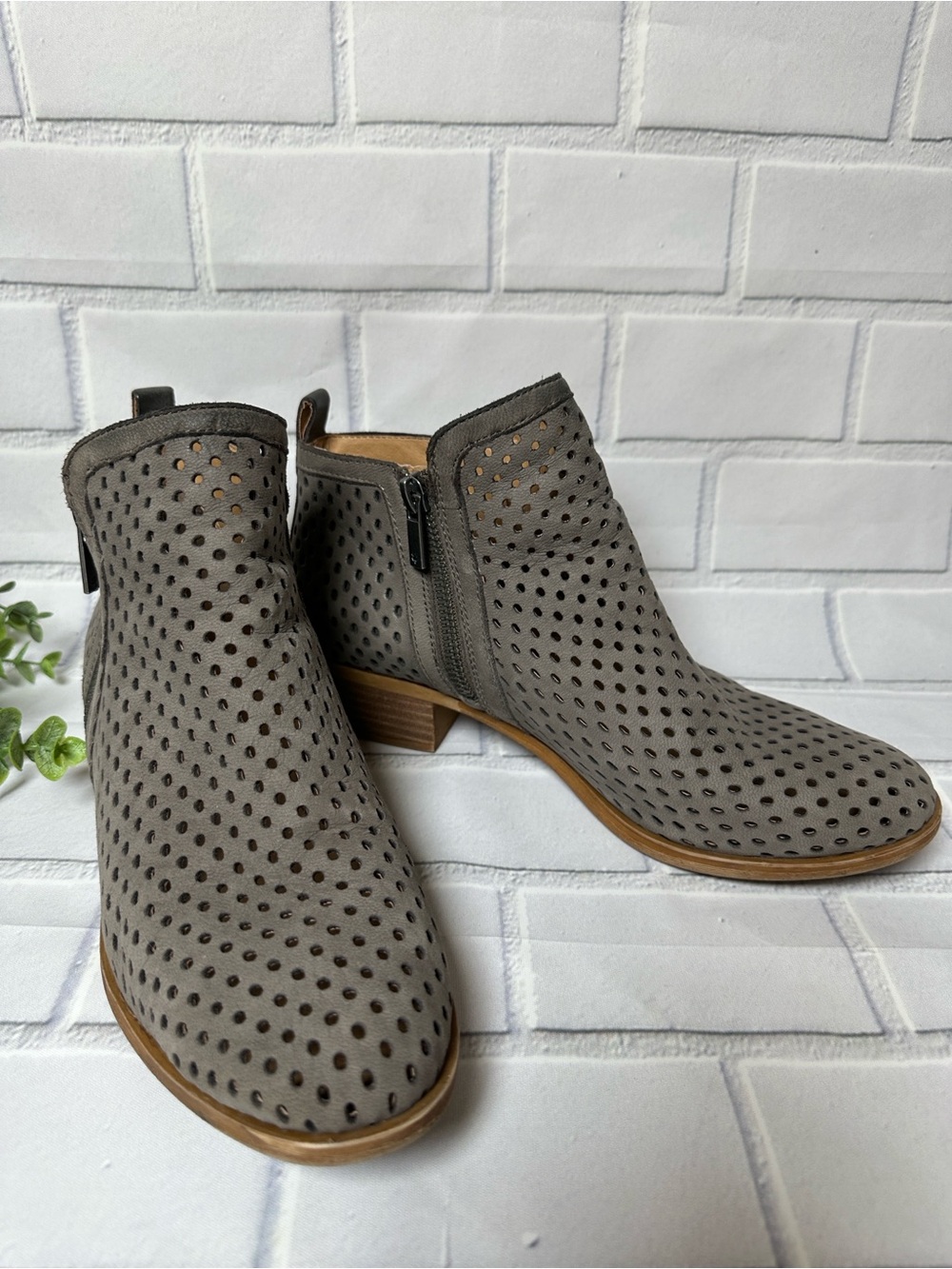Lucky Brand Dark Stone Nubuck Perforated Suede Ankle Booties Sz 8